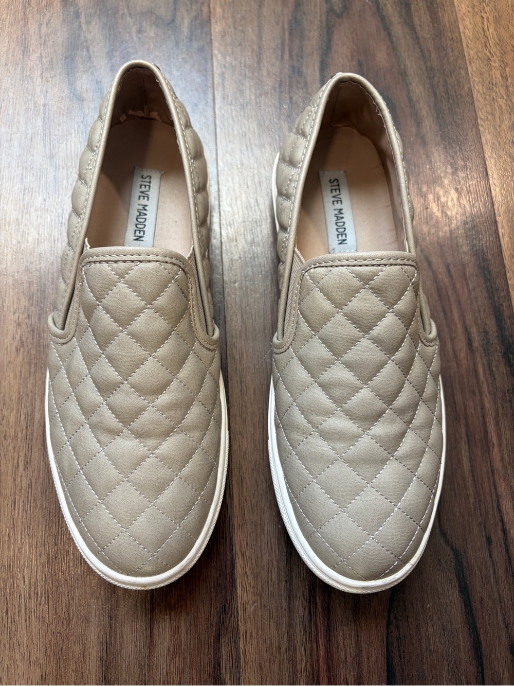 Steve Madden Quilted Slip-On Flats in Taupe and White